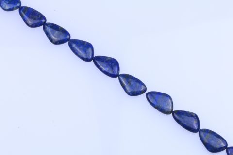 Strang Lapislazuli, blau, barock flach dreieckig, 17x30mm, 39cm