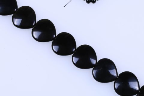 Strang Obsidian, schwarz, Herz, 40mm, 39cm