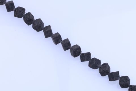 Strang Lava, schwarz, Würfel quer gebohrt, 14x14mm, 41cm