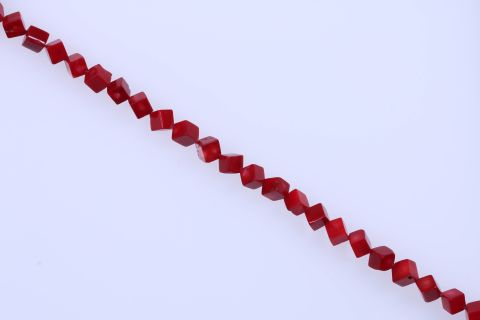 Strang Bambuskoralle, rot, Würfel quer gebohrt, 12x12mm, 38cm