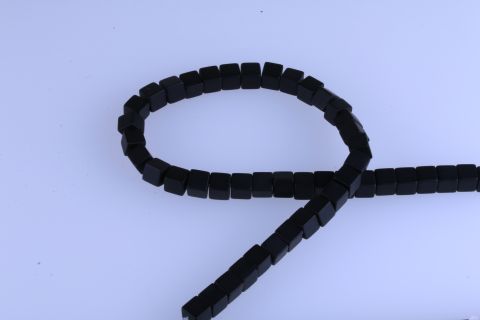 Strang Onyx, schwarz, Würfel matt, 8x8mm, 40cm