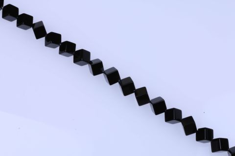 Strang  Onyx, schwarz, Würfel quer gebohrt, 12x12mm, 40cm