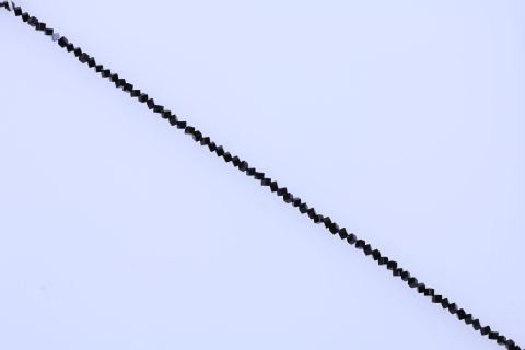 Strang Onyx, schwarz, Würfel quer gebohrt, 4x4mm, 39cm