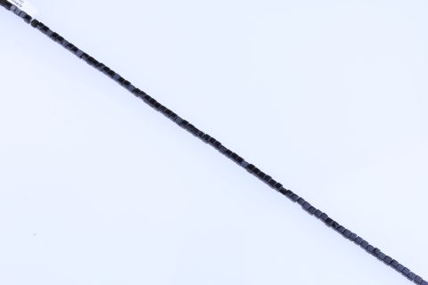 Strang Onyx, schwarz, Würfel, 4x4mm, 39cm