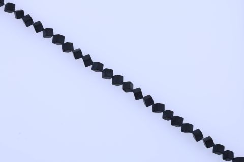 Strang Onyx, schwarz, Würfel matt quer gebohrt, 10x10mm, 39cm