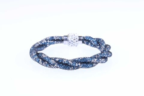 Armband Schlauch befüllt m.Glaskristallen, blau jeans silber, 3fach gedreht, Magnet silberfarben, 19,5cm