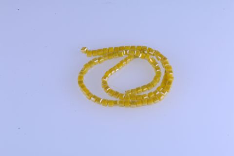 Strang  Glas, gelb, Würfel facettiert, 4x4mm, 41cm