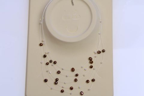 Kette Süsswasser,weiß braun , Perle auf Nylon 5fach, 3-6mm, Karabiner silberfarben, 42cm