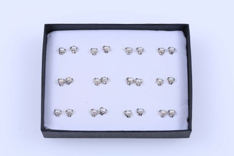 Ohrsteckerbox 12 Paar Süsswasser, weiß, Button auf Herz, 4mm, 925 Silber rhodiniert,
