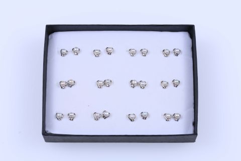 Ohrsteckerbox 12 Paar Süsswasser, weiß, Button auf Herz, 4mm, 925 Silber rhodiniert,