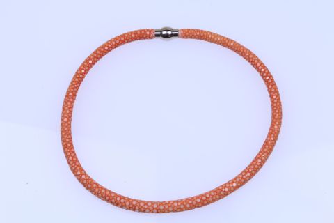 Collier Rochenleder, orange, 8mm, Magnet silberfarben, 45cm