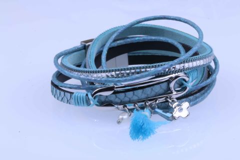 Armband Samt Leder Wickel m.Troddel u.Metall, blau hell, 4fach, Magnetschließe verzinkt, 38cm